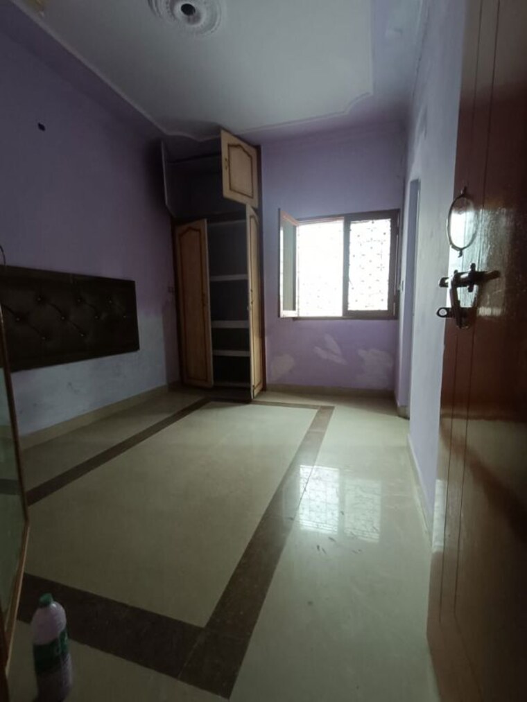 Room, mayur vihar 3.5 Bedroom 1250 Sq.Ft. Apartment In Mayur Vihar Delhi 9749570