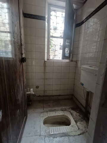 Bathroom in 3.5 BHK Apartment at Mayur Vihar – for Rent