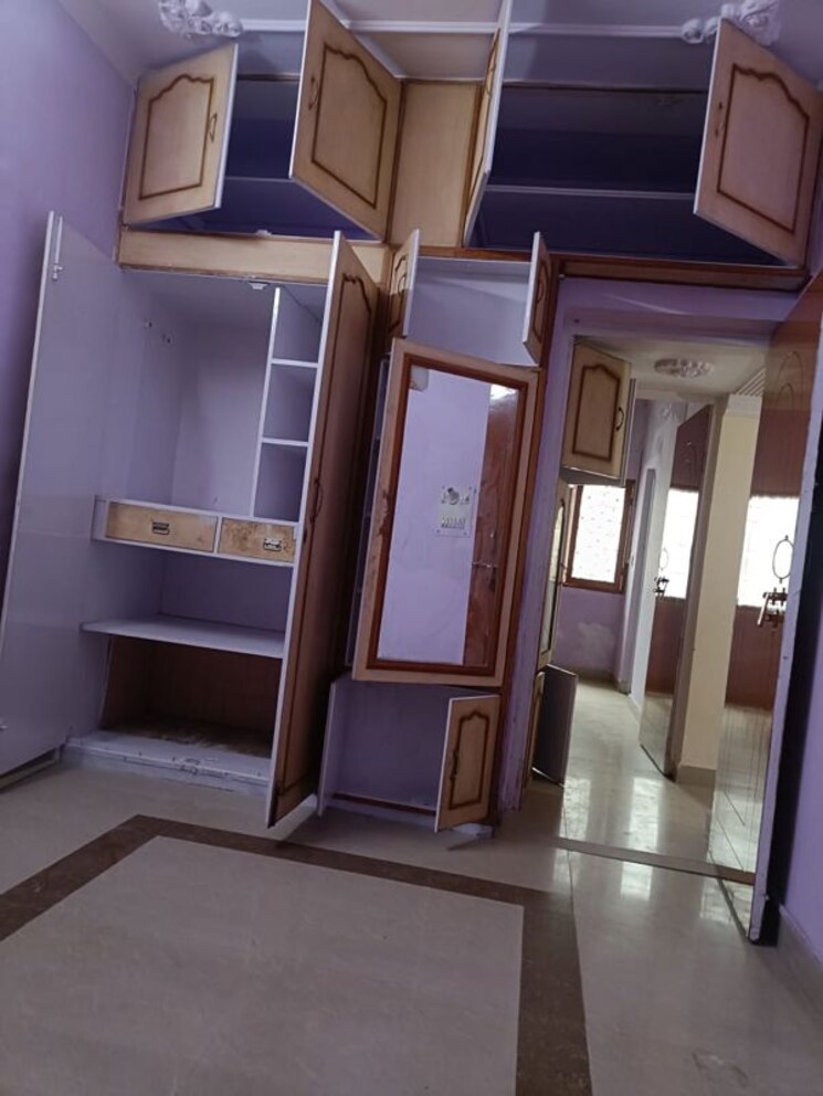 undefined, mayur vihar 3.5 Bedroom 1250 Sq.Ft. Apartment In Mayur Vihar Delhi 9749570