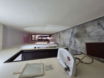 Furnished Amenities in 1.5 BHK Builder Floor at Mayur Vihar – for Rent