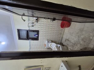 Attached Bathroom in 1.5 BHK Builder Floor at Mayur Vihar – for Rent