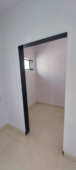 Room in 2 BHK Apartment at Thakur Village, Kandivali East – for Sale