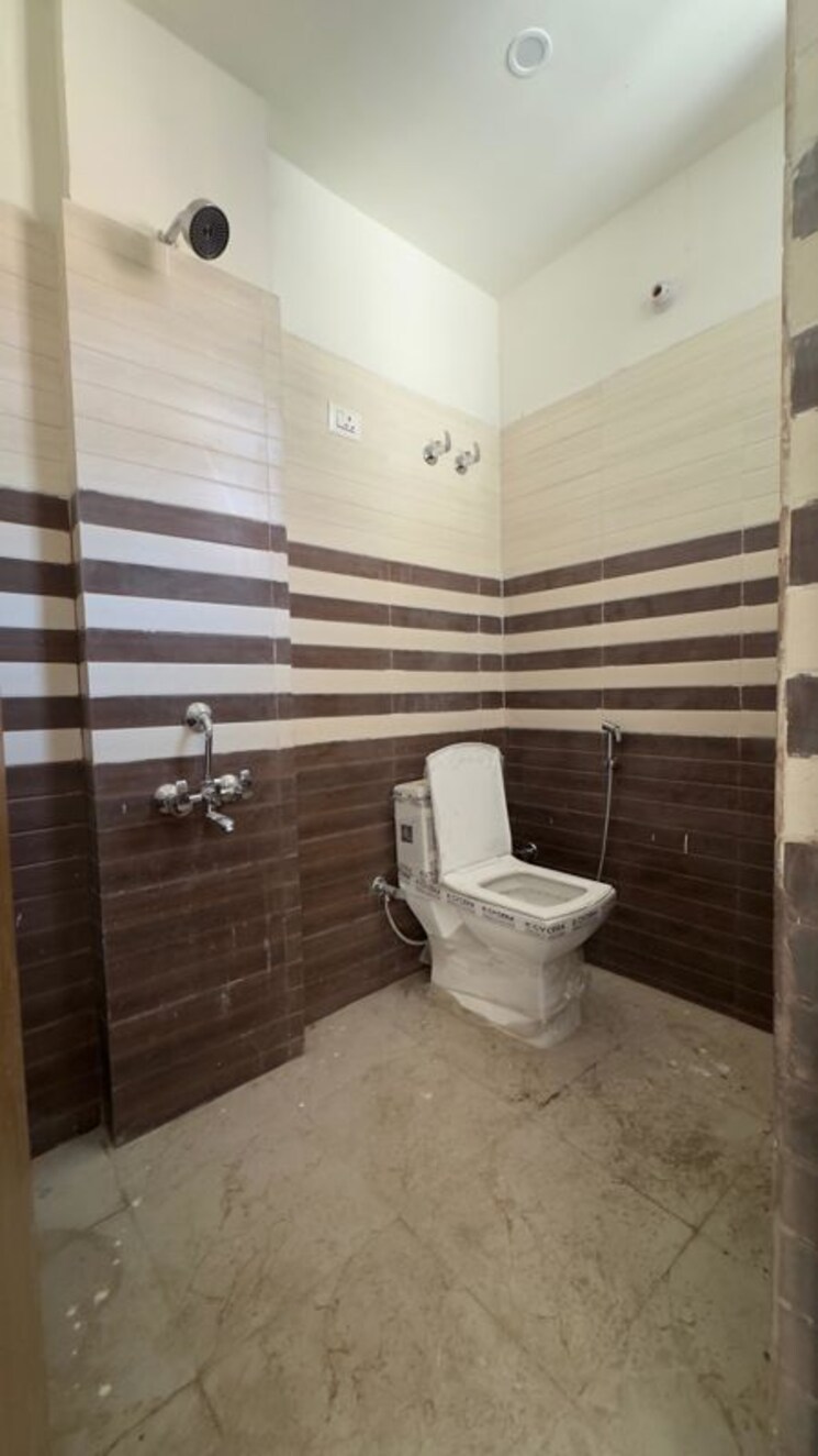 Bathroom, chattarpur 1 Bedroom 450 Sq.Ft. Builder Floor In Chattarpur Delhi 9749594