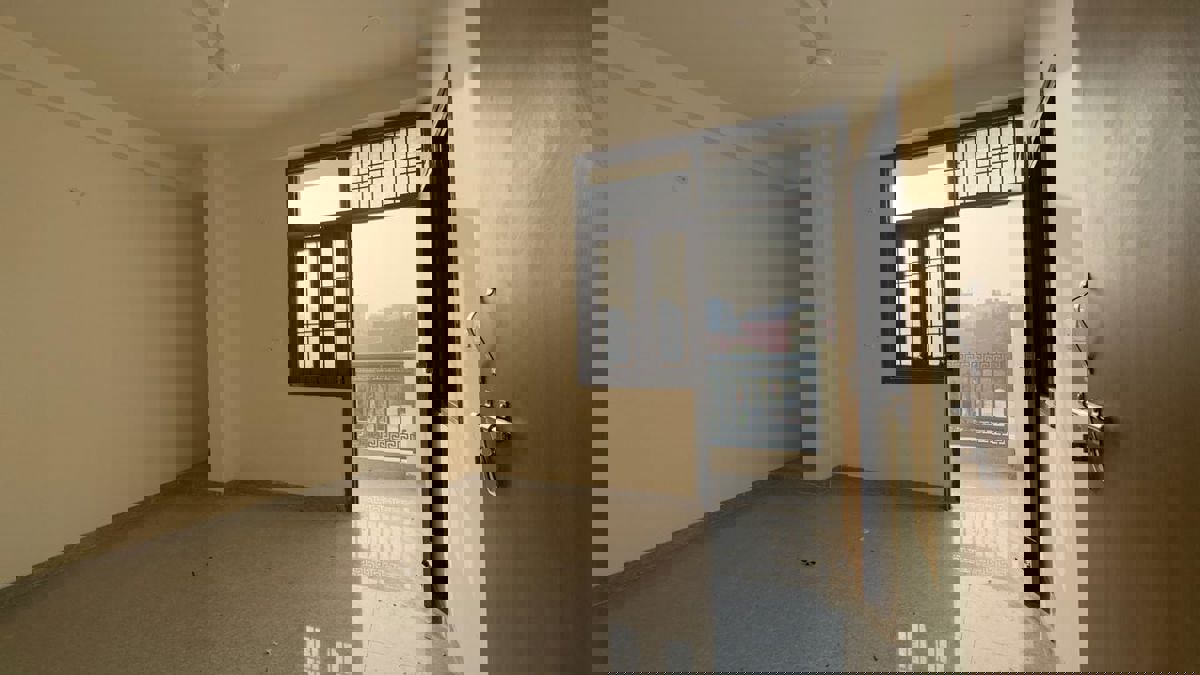 1 BHK + Servant Room Builder Floor For Rent in Chattarpur