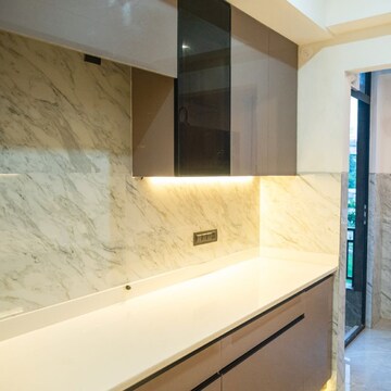 Kitchen in 6 BHK Villa at DLF Garden Villas, Dlf Phase iv – for Sale