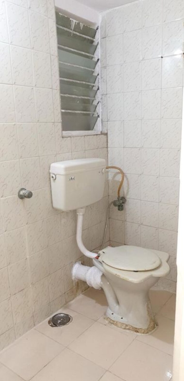 Bathroom, sector 18 kopar khairane 2 Bedroom 1000 Sq.Ft. Apartment In Sector 18 Kopar Khairane Navi Mumbai 9749634