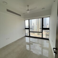 3 BHK + Servant Room Apartment For Rent in Lodha The Park