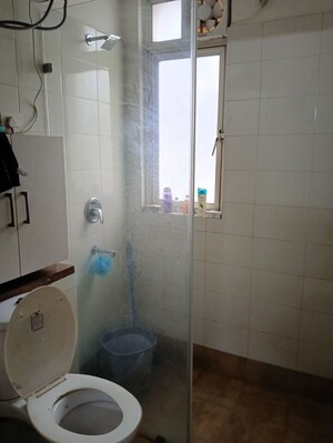 Bathroom in 3 BHK Builder Floor at Unitech South City II, Sector 50 – for Rent