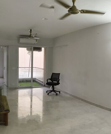 Room in 3 BHK Builder Floor at Omaxe Designer Villas Mayfield Garden, Sector 51 – for Rent