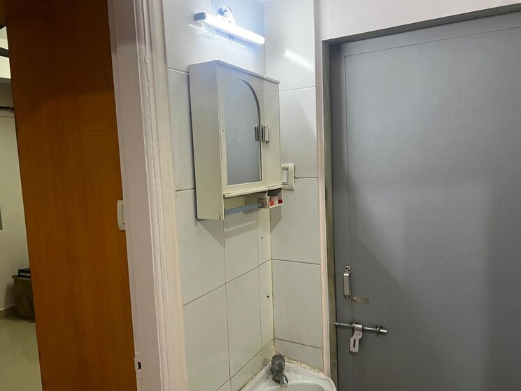 Bathroom, gokul-dham-chs 2 Bedroom 800 Sq.Ft. Apartment In Goregaon East Mumbai 9749659