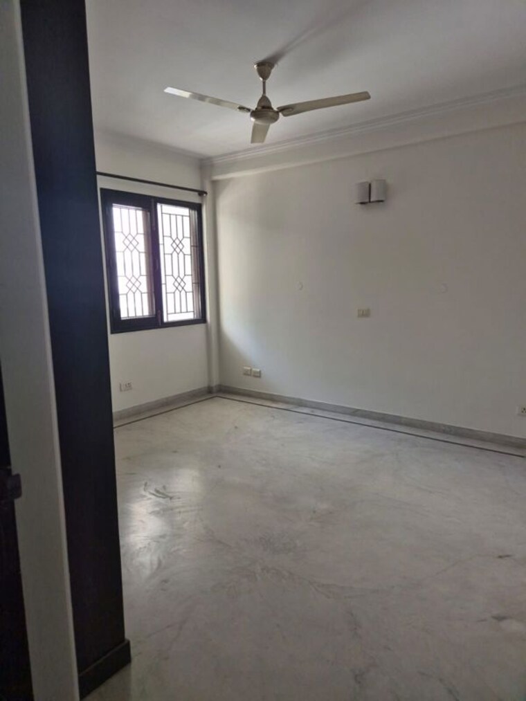 Room, sector 15 3 Bedroom 2200 Sq.Ft. Builder Floor In Sector 15 Gurgaon 9749677