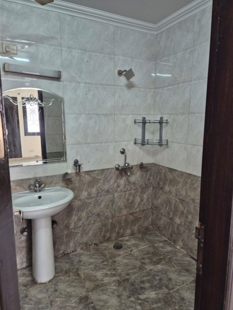 Bathroom, sector 15 3 Bedroom 2200 Sq.Ft. Builder Floor In Sector 15 Gurgaon 9749677