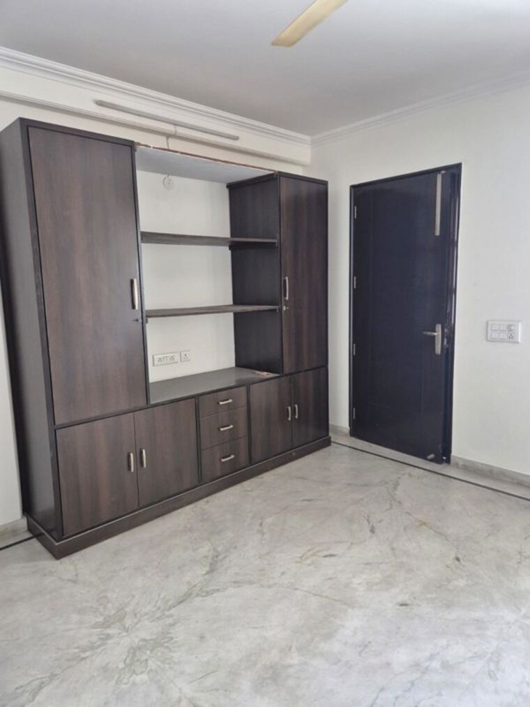 Room, sector 15 3 Bedroom 2200 Sq.Ft. Builder Floor In Sector 15 Gurgaon 9749677