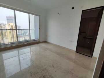 Room in 4 BHK Apartment at Sheth Avalon, Laxmi Nagar – for Rent