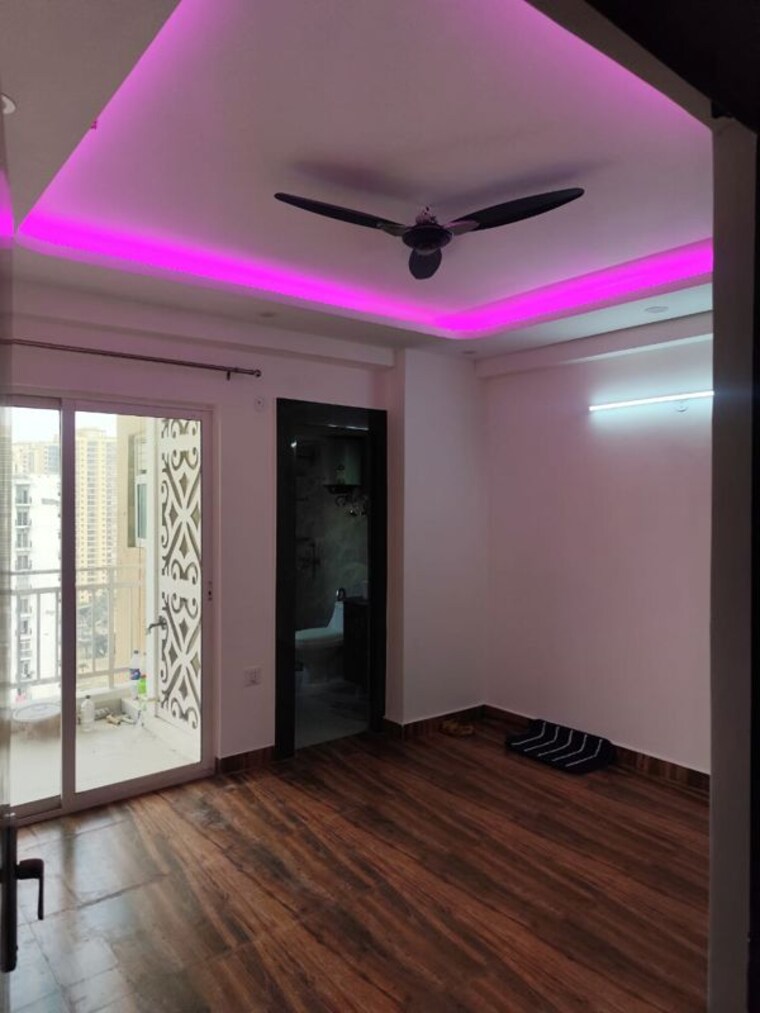 Room, aims-golf-city 2 Bedroom 950 Sq.Ft. Apartment In Sector 75 Noida 9749771