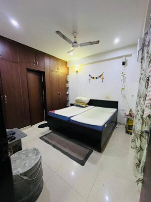 Master Bedroom in 1 BHK Builder Floor at Sector 41 – for Rent