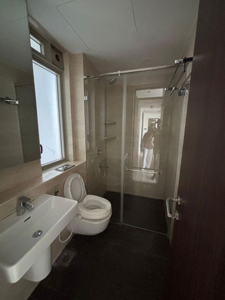 Bathroom, lodha-kiara 3 Bedroom 1300 Sq.Ft. Apartment In Worli Mumbai 9749783