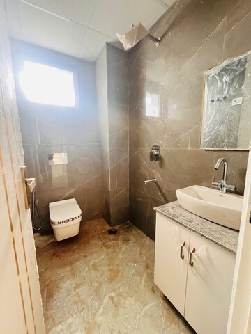 Bathroom in 1 BHK Builder Floor at Sector 52 – for Rent