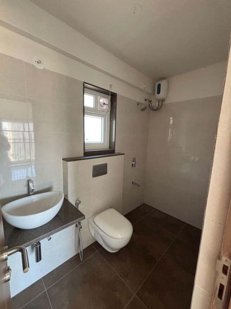 Bathroom, akruti-erica 2 Bedroom 850 Sq.Ft. Apartment In Vile Parle East Mumbai 9749827