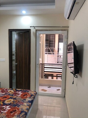 Bedroom in 1 BHK Builder Floor at Sector 43 – for Rent