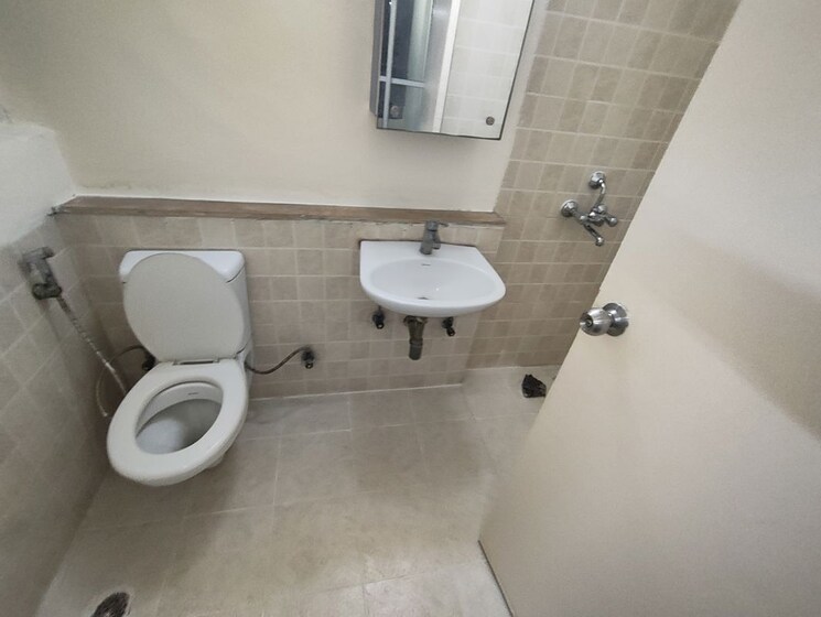 Bathroom, jaypee-greens-kosmos 2 Bedroom 950 Sq.Ft. Apartment In Sector 134 Noida 9749842