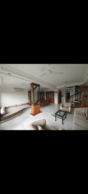 Master Bedroom in 3 BHK Apartment at Felicia Apartment, Pali Hill – for Rent