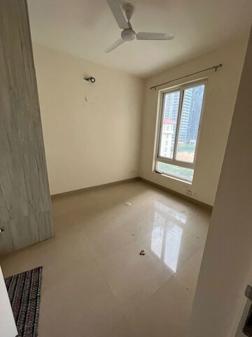 Room in 2.5 BHK Apartment at Emaar Emerald Estate, Sector 65 – for Rent