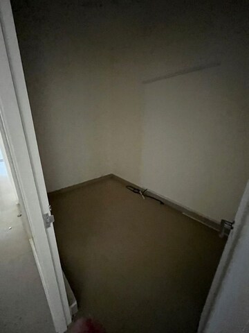 Room in 2.5 BHK Apartment at Emaar Emerald Estate, Sector 65 – for Rent