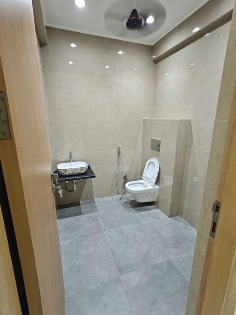 Bathroom, joy-legend 3 Bedroom 1515 Sq.Ft. Apartment In Khar West Mumbai 9749859
