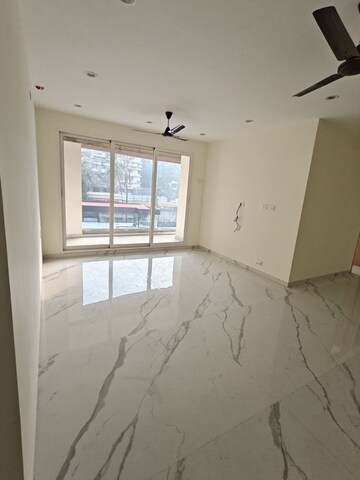 Room in 3 BHK Apartment at Joy Legend, Khar West – for Rent