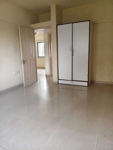 Room in 3 BHK Apartment at Clover Park View, Koregaon Park – for Rent