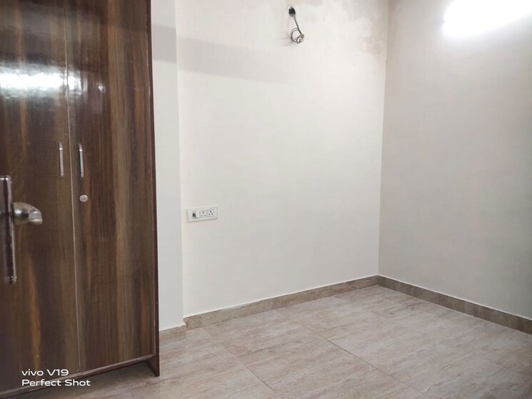 Room, east of kailash 1 Bedroom 1000 Sq.Ft. Builder Floor In East Of Kailash Delhi 9749870
