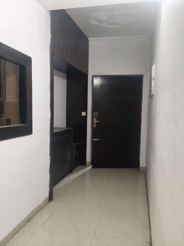 Room, gomti nagar 3 Bedroom 1890 Sq.Ft. Apartment In Gomti Nagar Lucknow 9749883