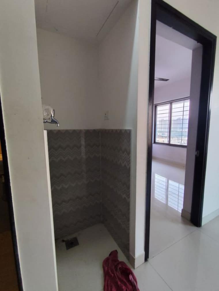 Bathroom, hiranandani-estate-penrith 1 Bedroom 550 Sq.Ft. Apartment In Ghodbunder Road Thane 9749919