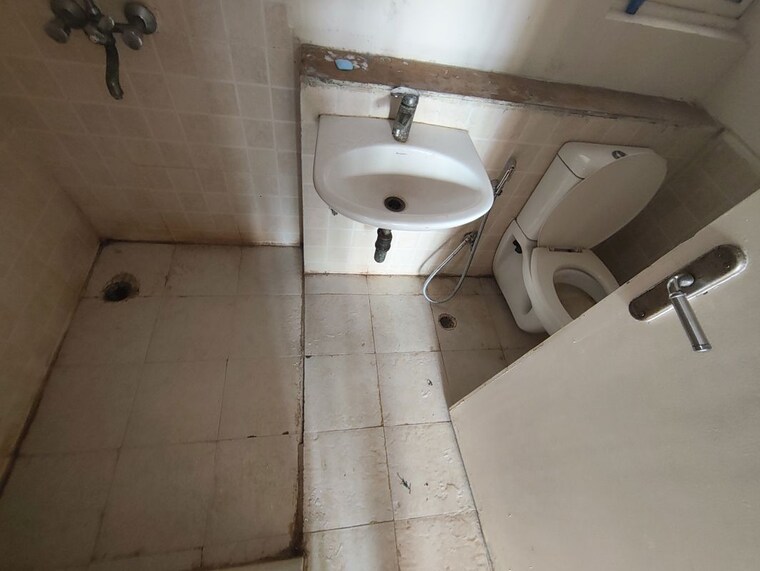 Bathroom, jaypee-greens-kosmos 2 Bedroom 950 Sq.Ft. Apartment In Sector 134 Noida 9749948