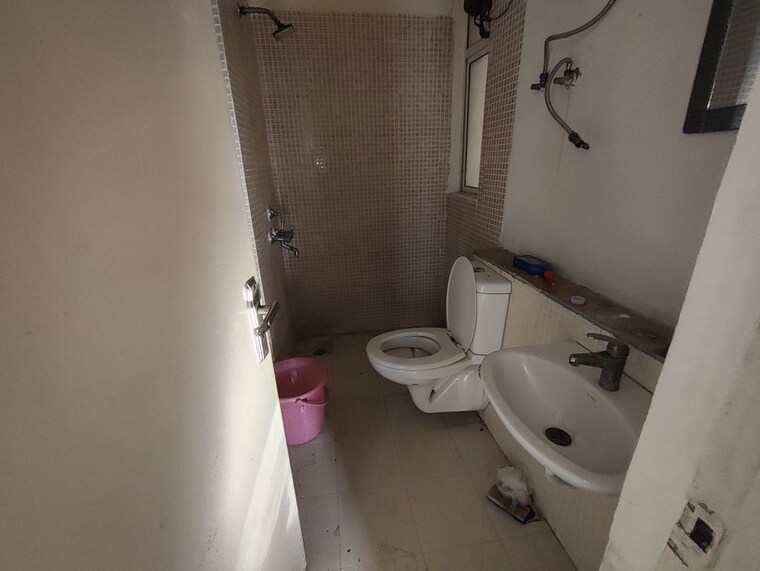 Bathroom, jaypee-greens-kosmos 2 Bedroom 950 Sq.Ft. Apartment In Sector 134 Noida 9749948