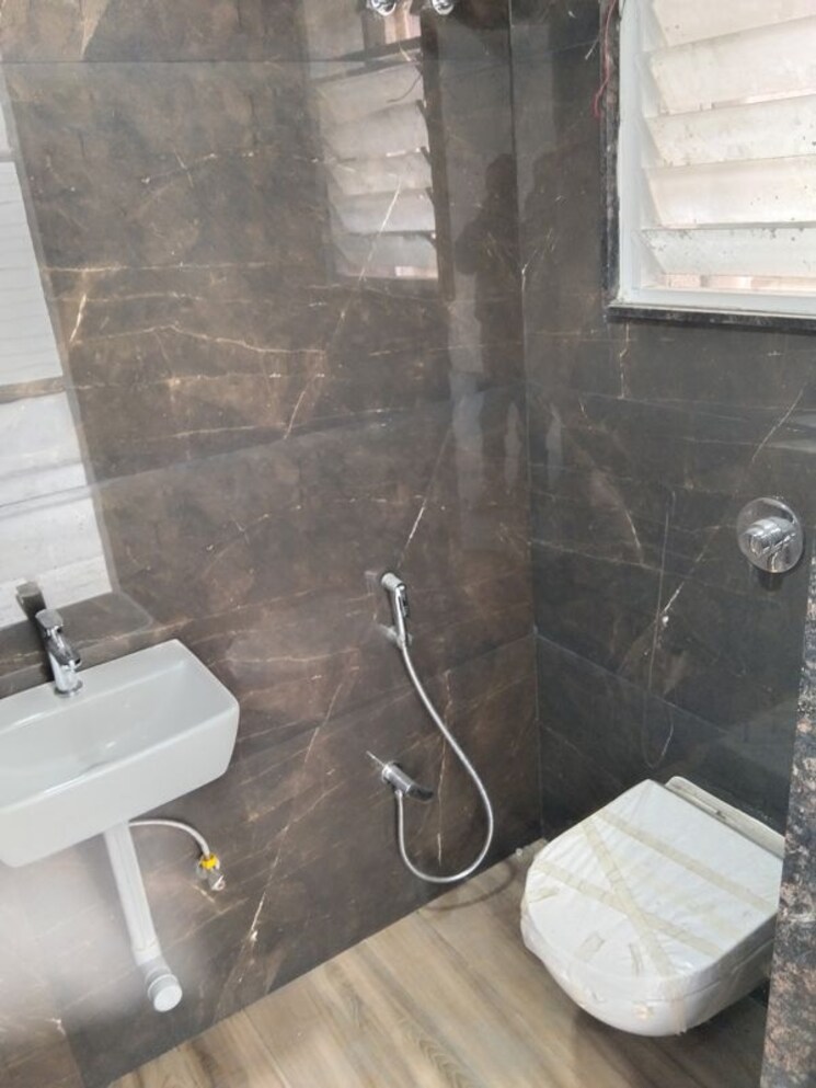 Bathroom, mhalgi nagar 2 Bedroom 850 Sq.Ft. Apartment In Mhalgi Nagar Nagpur 9749956