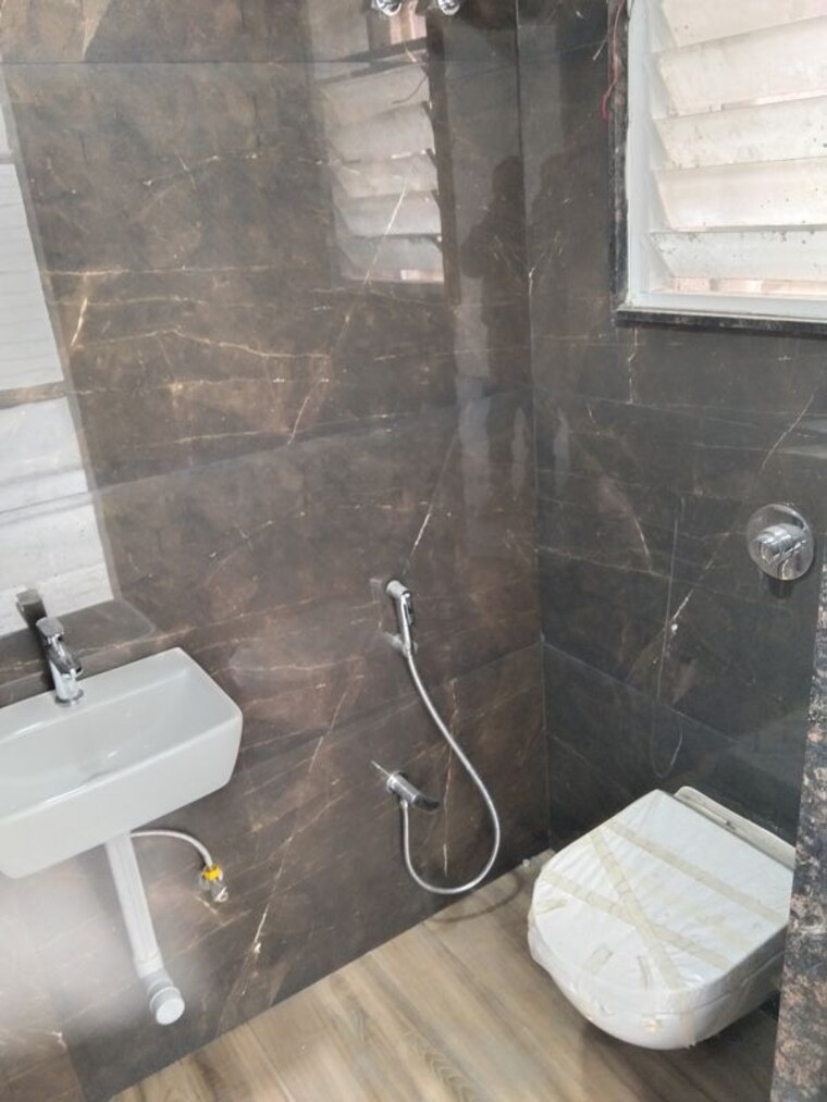 Bathroom, mhalgi nagar 2 Bedroom 850 Sq.Ft. Apartment In Mhalgi Nagar Nagpur 9749956