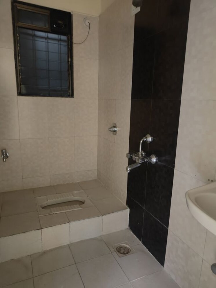 Bathroom, dosti-vihar 1.5 Bedroom 545 Sq.Ft. Apartment In Samata Nagar Thane 9750003