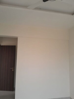 Room in 2 BHK Apartment at Borivali East – for Rent