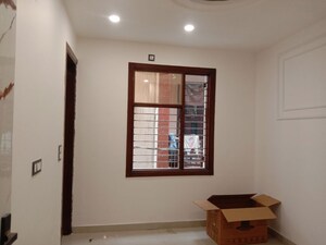 Room in 3 BHK Builder Floor at Dwarka Mor – for Sale