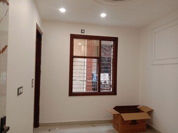 Room in 3 BHK Builder Floor at Dwarka Mor – for Sale