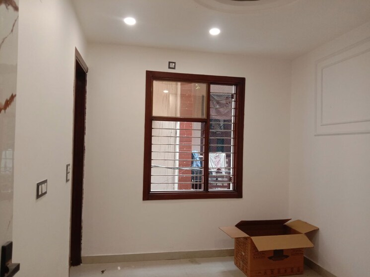 Room, dwarka mor 3 Bedroom 720 Sq.Ft. Builder Floor In Dwarka Mor Delhi 9750021