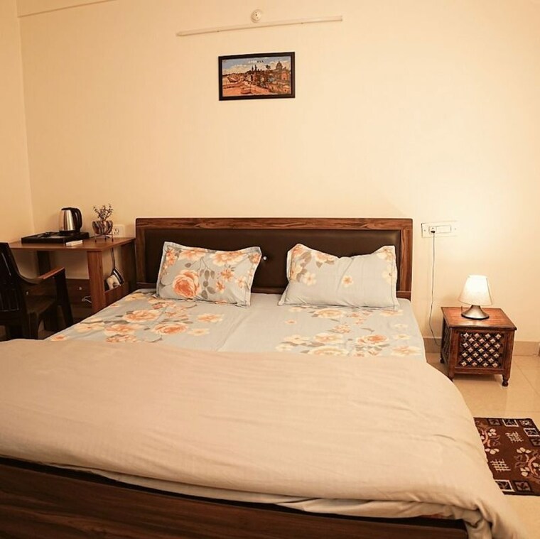 Bedroom, gomti nagar Pg For Girls In Gomti Nagar 9750022