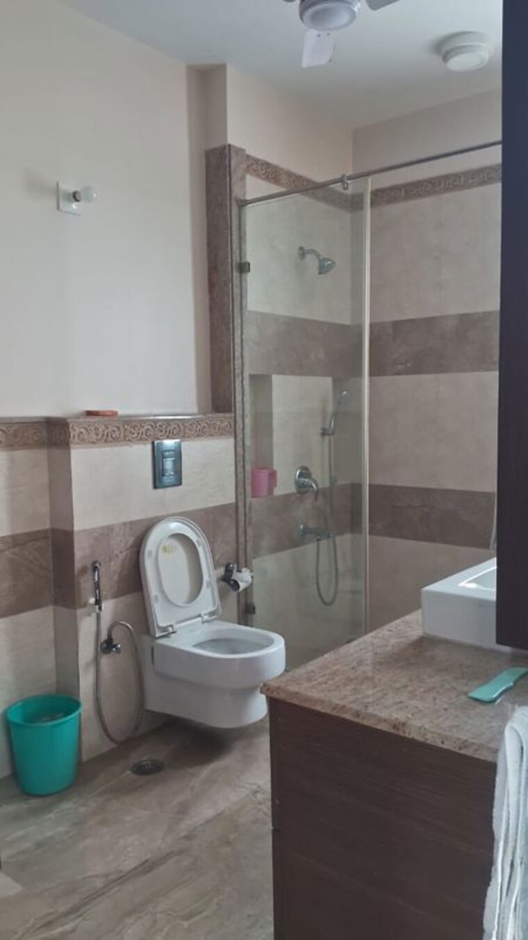 Bathroom, sarvodaya enclave 3 Bedroom 3600 Sq.Ft. Builder Floor In Sarvodaya Enclave Delhi 9750027