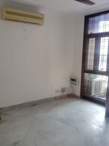 Room in 3 BHK Builder Floor at Sarvodaya Enclave – for Rent