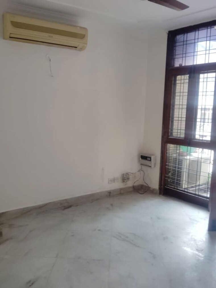 Room, sarvodaya enclave 3 Bedroom 3600 Sq.Ft. Builder Floor In Sarvodaya Enclave Delhi 9750027