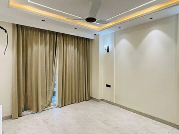 Bedroom in 4 BHK Builder Floor at Sector 67 – for Sale