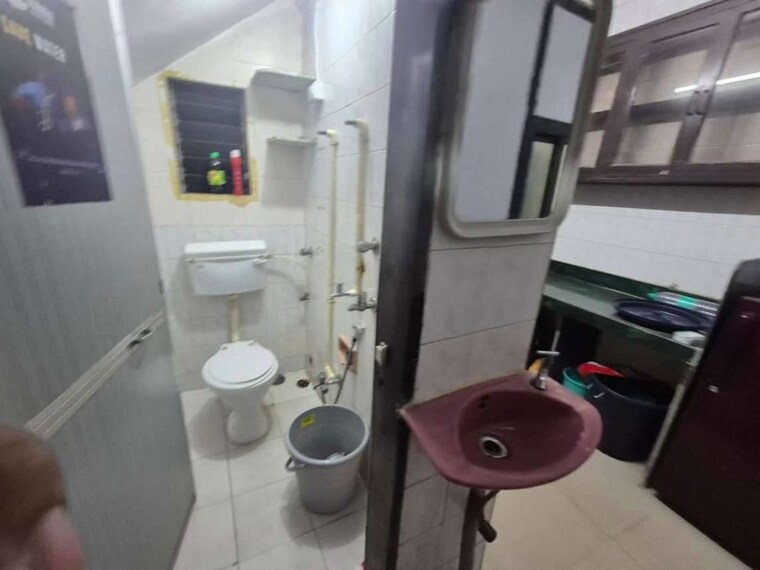 Bathroom, malad west Pg For Boys & Girls In Malad West 9750004