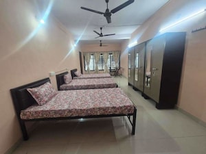 Bedroom in  Pg at Malad West – for Rent